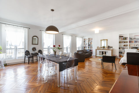 A spacious hausmannian flat (4th floor) in the heart of Paris, located in the St Paris, France Appartement (150m2) Champs Elysées Entire rental unit vacation rental 4073301