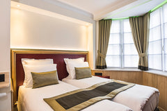 Beautiful and recently renovated room: closely set twin-bed bedroom, a private b Brussels, Belgium Cozy studio near Grand Place No1 Private room in rental unit vacation rental 16024127