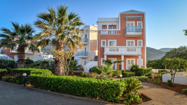 Featuring a seasonal outdoor swimming pool, a garden as well as a terrace, Windm  Windmill 2 Apartments 