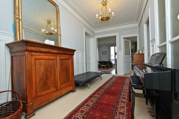 Beautiful Haussmann apartment of 108m2, sunny, family friendly, with beautiful w Paris, France So parisian ! Sunny 4 Br appt in Montmartre Entire rental unit vacation rental 328271