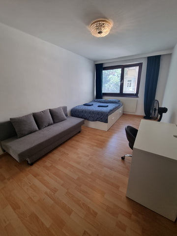 Big Sunny Room in the 10th district of Vienna located directly at Reumannplatz(U  Big Cozy Room at Reumannplatz U1 Station Private room in rental unit vacation rental 660629884339562379