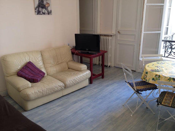 Charmant appartement au coeur du 9e arrondissement, tout près de la Gare Saint L Paris, France Nice room between Opéra and Pigalle, top location! Entire rental unit vacation rental 20032729