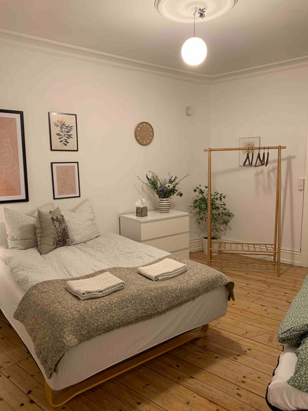 Big light 20 m room with a 140 x 200 small dobblebed. The room is newly tasteful Denmark Big light cosy and light room, close to airport Private room in condo vacation rental 583324014115308796