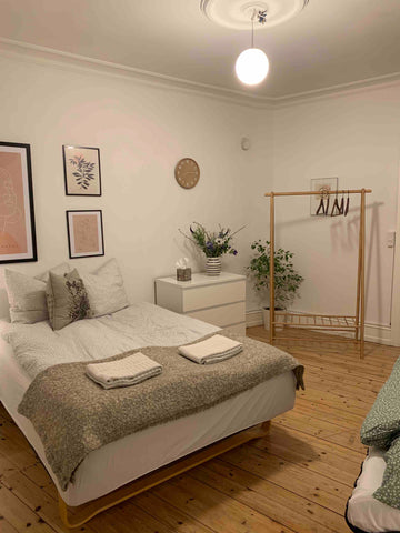 Big light 20 m room with a 140 x 200 small dobblebed. The room is newly tasteful Denmark Big light cosy and light room, close to airport Private room in condo vacation rental 583324014115308796