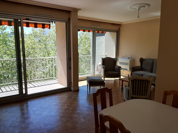 T3 bis très lumineux et calme de 83 m² au dernier étage avec séjour double et ba Paris, France Grand T3 proche Part-Dieu Entire rental unit vacation rental 607949571873690849