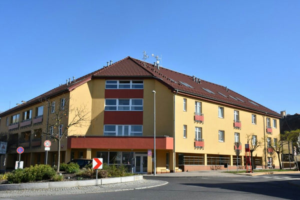 Satalice jsou velmi klidná část Prahy. Od bytu je vše kousek vlaková zastávka, a Trutnov, Czechia Ubytovaní - garsonka Entire rental unit vacation rental 34951861