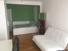Großes 20m2 Zimmer und sehr großen Fenstern mit eigenem Waschbecken, ruhig.<br / Vienna, Austria Großes Privatzimmer im Zentrum Private room in rental unit vacation rental 26353080