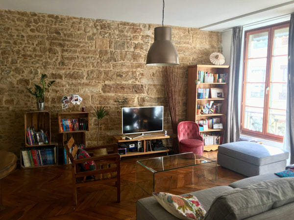 A 100 mètres de l'Hôtel de Ville, superbe appartement de 86m2 avec cachet. Pierr Lyon, France Hyper centre ! Superbe appartement avec cachet Entire rental unit vacation rental 29197950