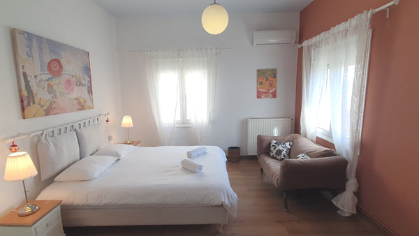 Just 1.4 km from the city centre.4 minutes by car or 20 minutes on foot.Quiet an Chania, Greece In and out Chania ap Entire rental unit vacation rental 25572733