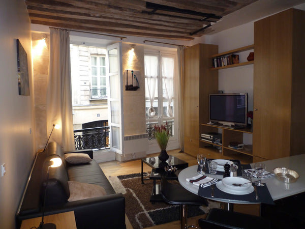 (Long term rental possible, contact me by message) <br /><br />In the heart of S Paris, France Gorgeous Paris St Germain des Près Entire rental unit vacation rental 2921041