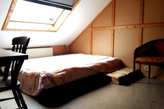 Hey salut! We warmly welcome you to our home. Your bedroom is on the 2nd floor w  Peaceful bedroom in our house Private room in home vacation rental 51211648