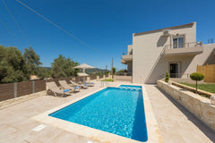This Villa is a villa rental with 3 bedrooms and private pool. This holiday rent  3-bdr Villa Private Pool on Green Hill by Delfus Entire villa vacation rental 700453700414951377