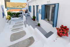Kea, also known as Tzia, is the "gate of the Cyclades", in this small Cycladic i Greece Amphora Apartment Entire rental unit vacation rental 44321200