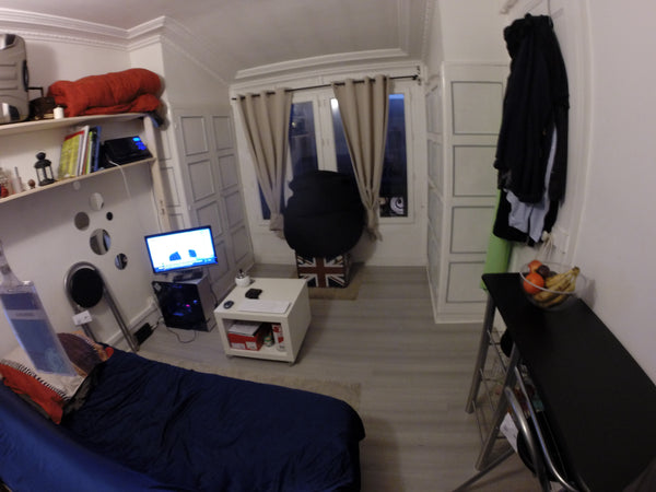 Bonjour,<br /><br /><br />La superficie est de 17m2 bien aménagé avec: <br />- u Paris, France Studio Paris 17 Entire rental unit vacation rental 4651765