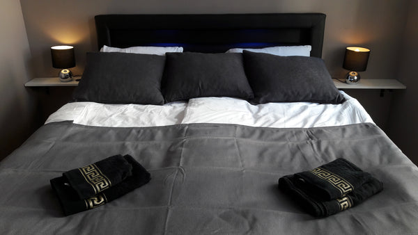 Just 4 stops from the city center, this spacious and elegant apartment sleeps a  Hofstetten, Austria elegant apartment top 12 Entire rental unit vacation rental 27994755