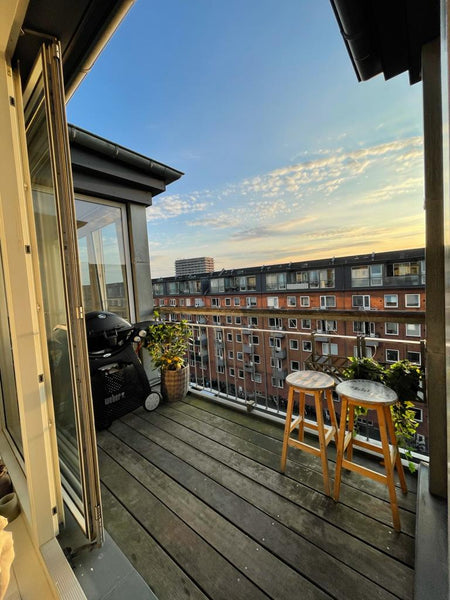 Stor, åben og lys 4-værelses lejlighed, tæt på byen og vandet. Metro direkte til  Nyistandsat & lys penthouselejlighed - stor altan Entire rental unit vacation rental 50221242