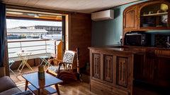 Gîte fluvial tout confort, réhabilité suivant un processus écologique . Les dupl Bordeaux, France Appartement sur péniche, coin bronzette et parking Houseboat vacation rental 31052210