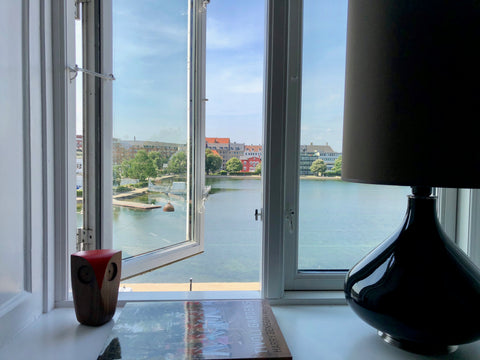 Beautiful city apartment located at the first row by the lakes in Copenhagen. <b Copenhagen, Denmark Charming 1BR apt. w/lake view and balcony Entire rental unit vacation rental 24797705