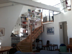 A spacious and sunny top floor appartment, in the Belleville-Menilmontant area.  Paris, France In Paris (40 m2) Private room in rental unit vacation rental 10933005