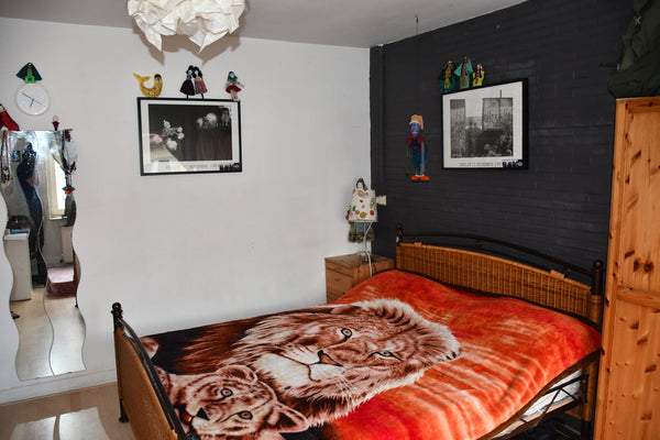 Located near the center of Brussels, this rental has a private bathroom, a priva  The studio of puppeteers (near the center) Entire rental unit vacation rental 626750142130789766