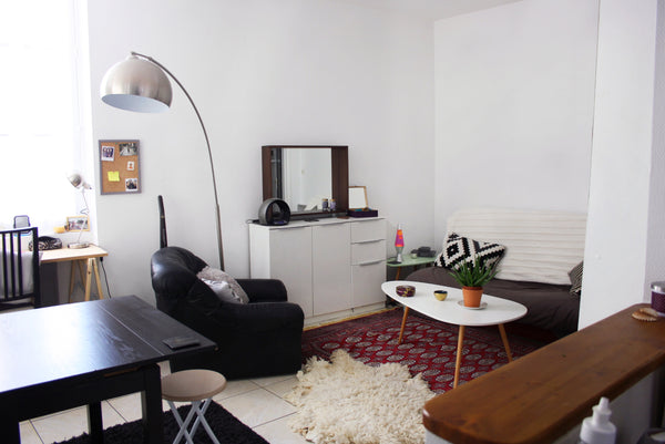 The flat has one bedroom, it is at the 4th floor (without elevator). The apartme Lyon, France A cosy apartment in Lyon center Entire rental unit vacation rental 9766797