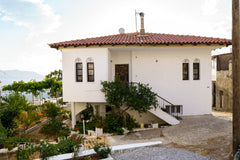 Featuring accommodations with a balcony, EMPHASIS Traditional House is located i  EMPHASIS Traditional House Entire home vacation rental 686671329956424654