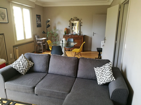 L'appartement se situe dans un quartier résidentiel et calme de Bordeaux tout en Bordeaux, France Appartement Bordeaux Centre 100m² Entire rental unit vacation rental 33699316