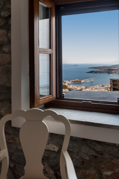 Spacious, level-floor rooms with stunning panoramic sea view<br /><br /><b>The s  Deluxe Room with Balcony & Sea View - 