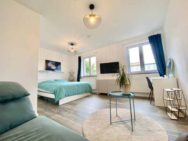 COMPLETELY RENOVATED.<br />Apartment of 40m2, + Terrace of 25m2, on the 2nd and  Ixelles, Belgium Studio style penthouse. Grande Terrasse. Rénové. Entire rental unit vacation rental 51223173