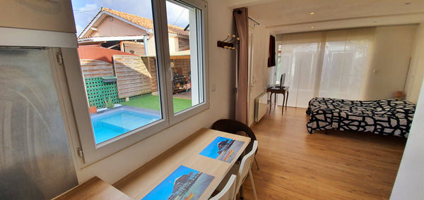 Nous vous accueillons dans notre studio non attenant à notre maison situé à prox Cenon, France Studio piscine 500 m tram Entire rental unit vacation rental 38224430