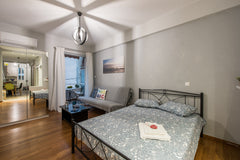 The perfect place to escape from the routine.<br />Fully renovated (2018) studio Agios Dimitrios, Greece Feel at home Athens, 250 m from metro Sepolia Entire rental unit vacation rental 29792711