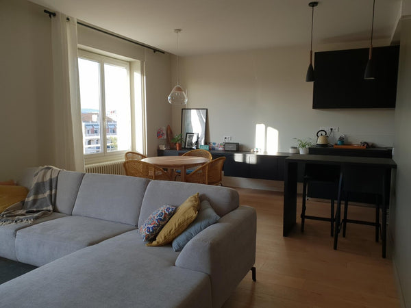 J'habite Lyon 7 sur la place Jean Mace dans un appartement de 80 m2. et je propo Lyon, France Jean Macé - 1 chambre partagée appartement 80 m2 Private room in rental unit vacation rental 29623481
