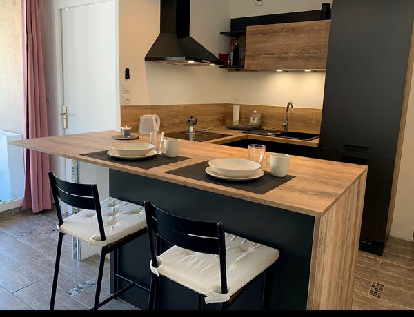 Logement fonctionnel et refait à neuf avec une terrasse de 12m2  situé au 5ème é Sornay, France Pied à terre lyonnais Entire rental unit vacation rental 683277228891781691