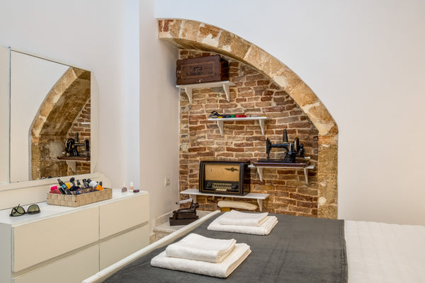 Tailor-Made apartment is ideal for couples families and friends. It is located i Chania, Greece 3-Bedroom apartment close to the city center Entire condo vacation rental 49744884