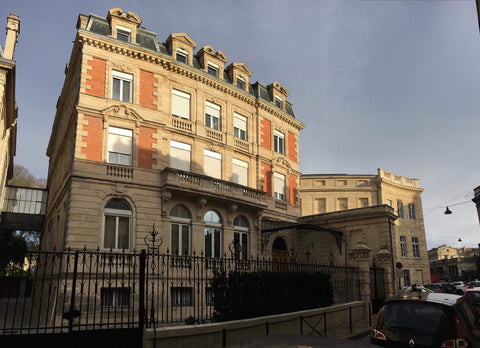 Appartement situé dans le jardin public juste derrière le nouveau musé d’histoir Bordeaux, France Appartement jardin public location meublée. Entire condo vacation rental 36293497