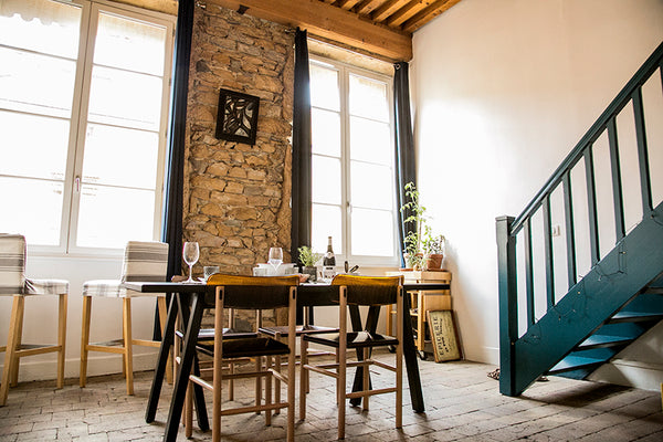L'appartement n'est pas partagé avec d'autres, nous ne partageons que l'entrée p Lyon, France Studio privé traditionnel 'Canuts' Croix-Rousse Private room in rental unit vacation rental 45115035