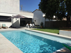 Maison contemporaine entièrement rénovée en 2018, spacieuse et lumineuse avec pi Bordeaux, France Maison contemporaine avec piscine à Bordeaux Entire home vacation rental 33862652