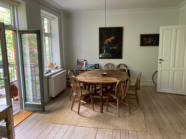 En dejlig lys Frederiksberg lejlighed med altan (2. sal) Lejligheden ligger på e Frederiksberg, Denmark Stille lejlighed på sidevej til Frederiksberg Allé Entire condo vacation rental 648661599116451584