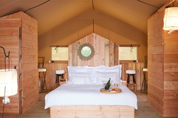 Nos lodges sont équipés de tout le confort pour vous faire passer une nuit des p Talence, France Lodge à l'orée du bois, Domaine de Raba Treehouse vacation rental 25754164