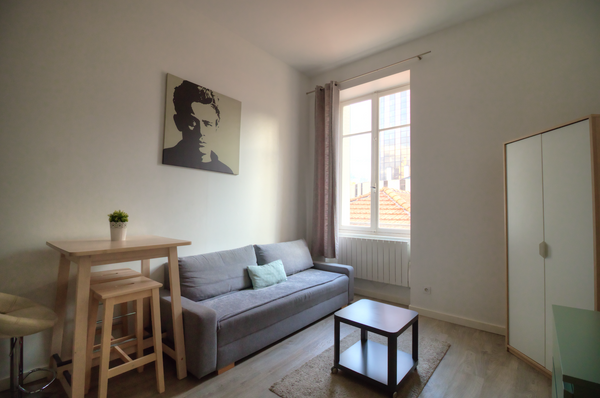 Situé au calme dans le centre de Lyon, à 50m du centre commercial de la Part-Die Lyon, France Appartement au Calme au Coeur de la Part-Dieu Entire rental unit vacation rental 29230478