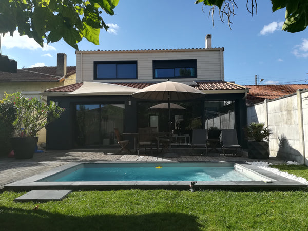 Chambre privative avec sa salle de bain séparée, dans une échoppe Bordelaise rén Mérignac, France Chambre privée, échoppe Bordelaise, piscine Private room in home vacation rental 37234510