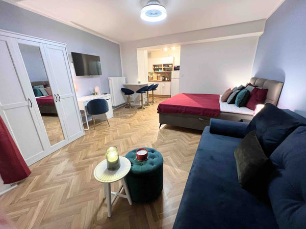 Nově zrekonstruované prostorné studio přímo na nejpopulárnější party ulici v his  QUIET & COZY APARTMENT/ BALCONY / POPULAR LOCATION Entire condo vacation rental 656850416668953330