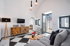 &zwj;<br /><br /><b>The space</b><br />Relax at our gorgeous 2 bedroom villa in  Edinburgh, United Kingdom Stunning Villa, private hot tub in Thera Santorini Entire villa vacation rental 54189119