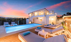 Etoile villa is a cozy Maisonette consists with two modern apartments. <br />Wit London, United Kingdom Etoile Villa Heated Pool Entire villa vacation rental 53160846