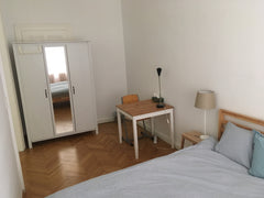 Simple living in spacious traditional apartment in Vienna - close to Kutschkerma Vienna, Austria Bright sunny guest room - Vienna Private room in rental unit vacation rental 12619379