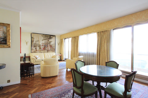 Beautiful 1 bedroom apartment located on the fabulous Avenue Montaigne, heart of Paris, France Beautiful 1 bedroom balcony Montaigne / Elysées Entire rental unit vacation rental 19463468
