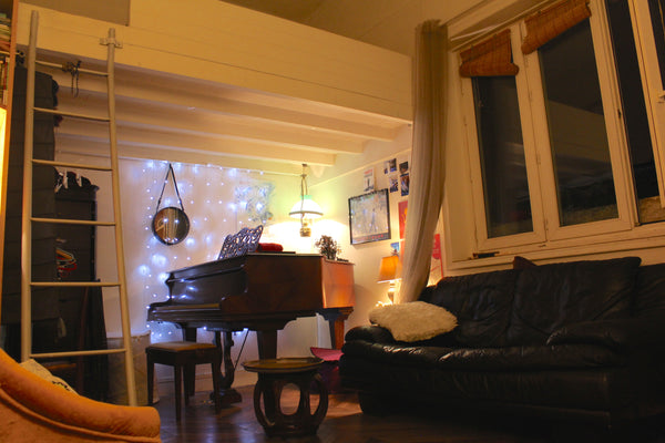 Charmant petit appartement cosy et romantique, situé au premier étage d'un bel i Paris, France Appartement cosy dans le 8ème proche Saint-Lazare Entire rental unit vacation rental 22521435