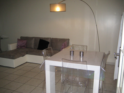 Appartement en plein coeur de Lyon, à 2 min à pieds de la station de metro Place Lyon, France T2 charmant avec petit balcon Entire rental unit vacation rental 10762923