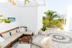 The apartment No 5 ( 55 m2) is a detached house ( ground floor and garden ) with Pollonia, Greece Apartment No 5 Entire rental unit vacation rental 33032069