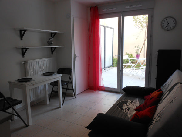 Idéal pour un séjour à Lyon pour personne seule ou couple, agréable studio de 20 Vaugneray, France Jolie studio avec terrasse Entire rental unit vacation rental 12803196